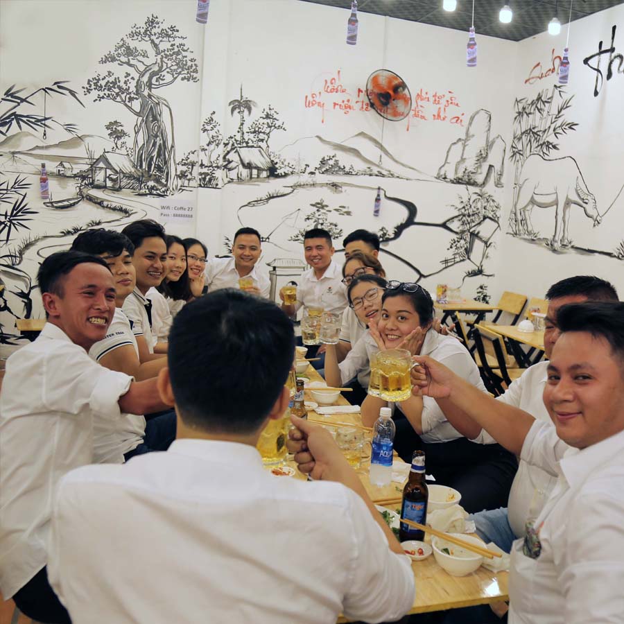 Giao lưu tụ tập anh chị em văn phong cuối giờ làm việc căng thẳng
